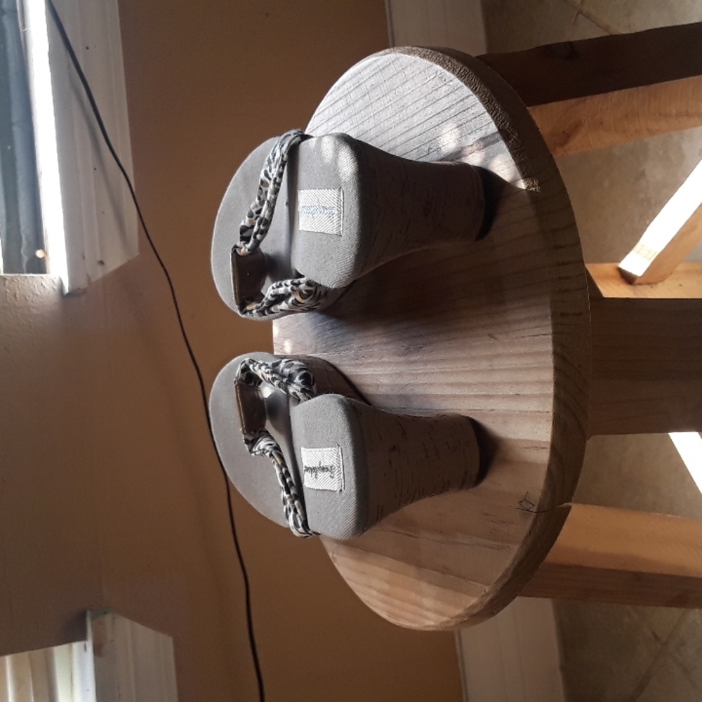 Sandals - Picture 3 of 4